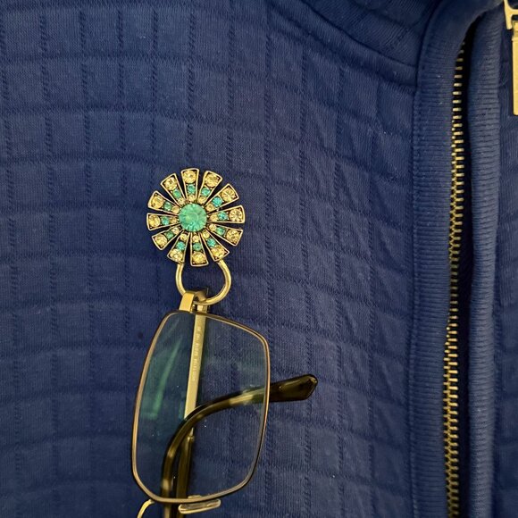 Rhinestone Magnetic Sunglass Eyeglass Badge Holder - Picture 2 of 5